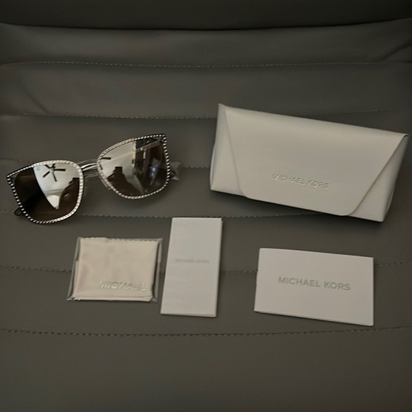 **Brand New** Michael Kors Stockholm Sunglasses - Picture 3 of 4